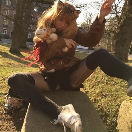 Lilsolle Chickpii onlyfans strip