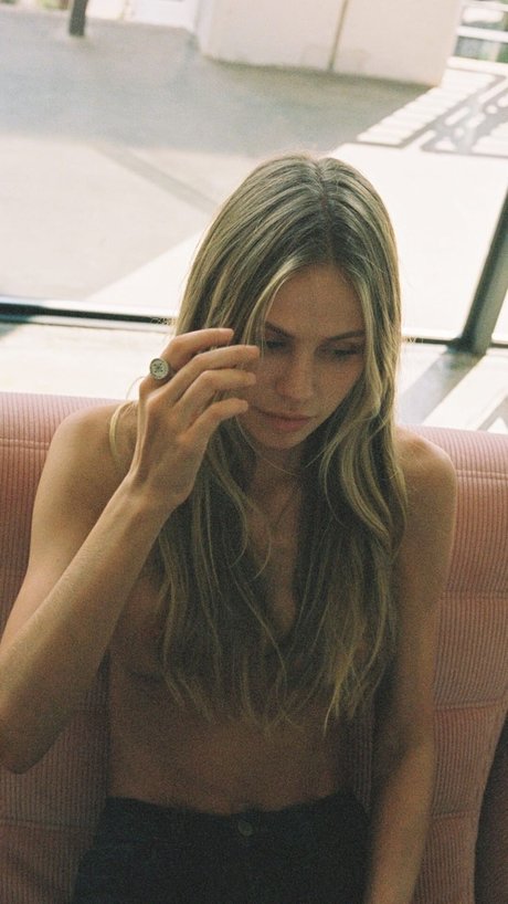 Scarlett Rose Leithold onlyfans posts