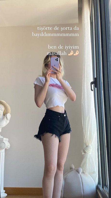 _Kardelen Oeztas onlyfans leaked tits