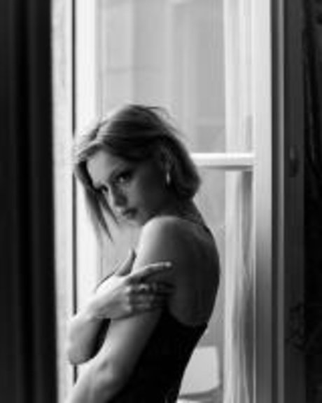 Roxane Eylaud_ onlyfans leak new