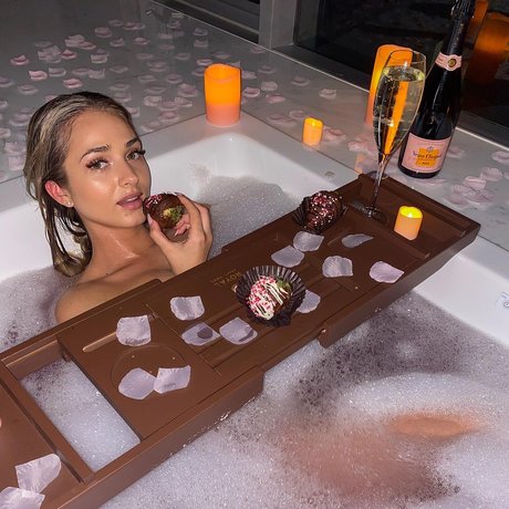 Alexa Adams nude onlyfans leaked