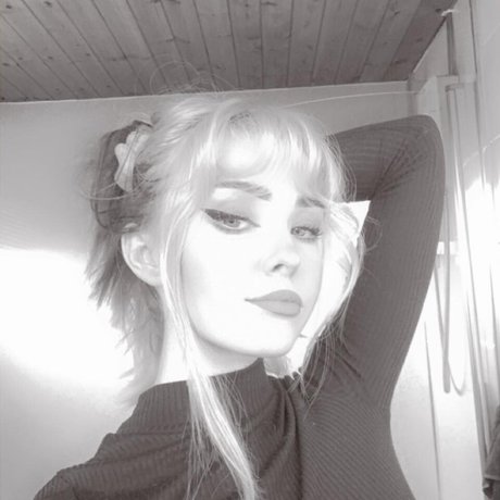 Millie Wild_ feet onlyfans