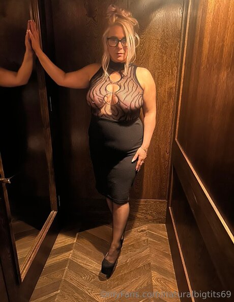 Naturalbigtits69 onlyfans porn leaks