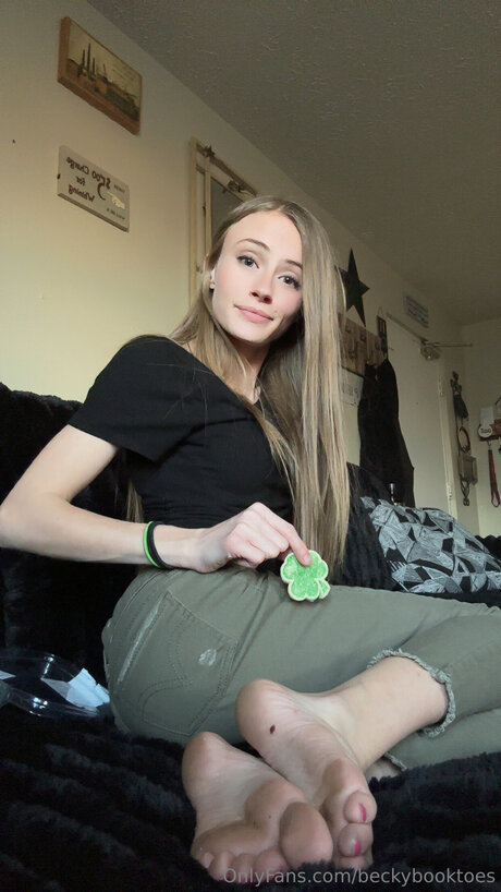 Beckybooktoes onlyfans content type