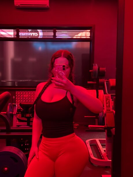 Curlymoana feet onlyfans