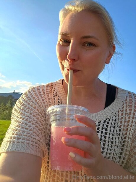 Blond Ellie onlyfans porn