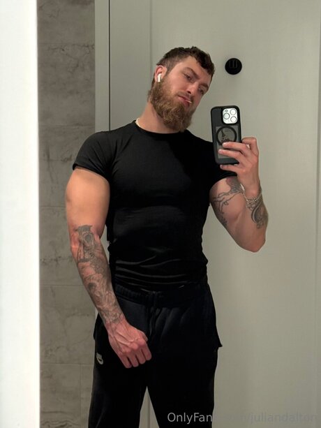 Juliandalton onlyfans leaks.