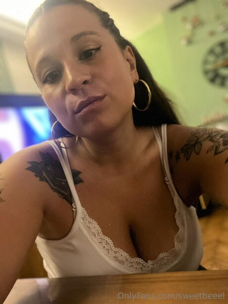 Sweetbeeel is on onlyfans