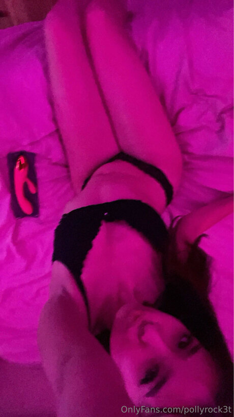 Pollyrock3t onlyfans striptease