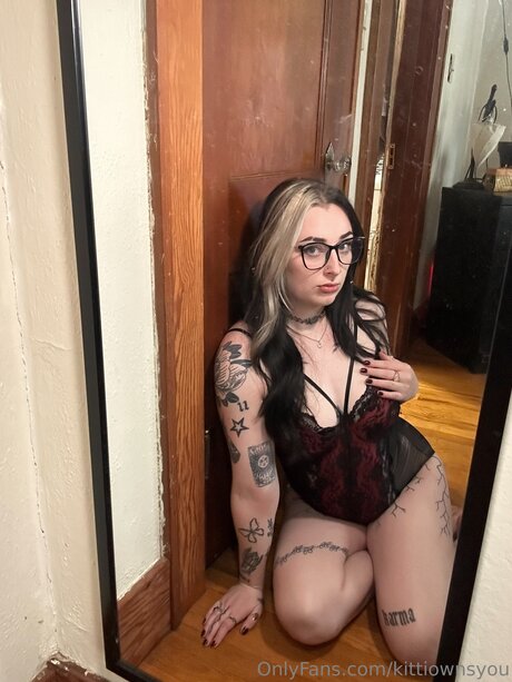Kittiownsyou onlyfans images