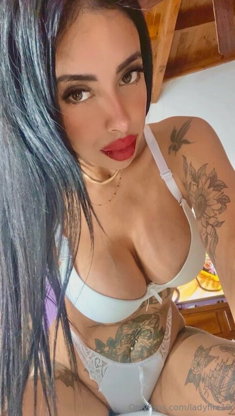 Miafoxvipp only fans pictures