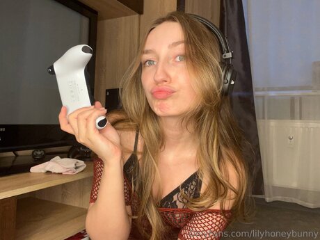 Lilyhoneybunny nude onlyfans