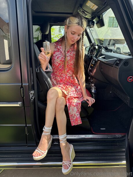 Gracie Hart onlyfans images