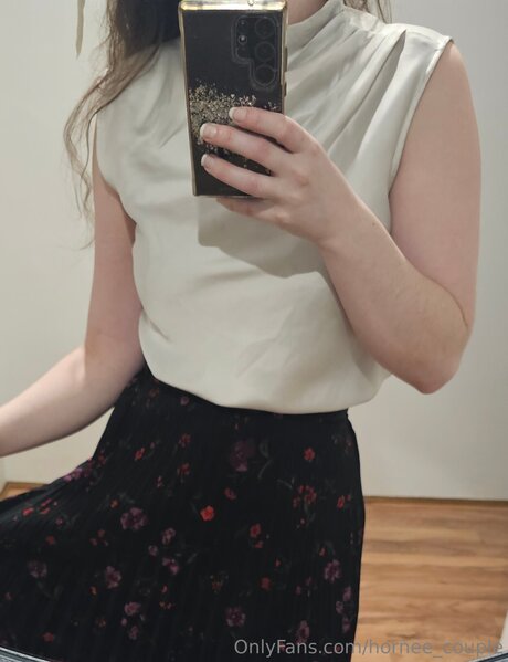 Hornee Couple onlyfans model images