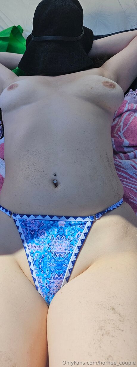 Hornee Couple onlyfans leaks.