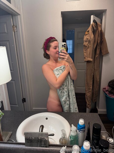 Annie Beau nude onlyfans