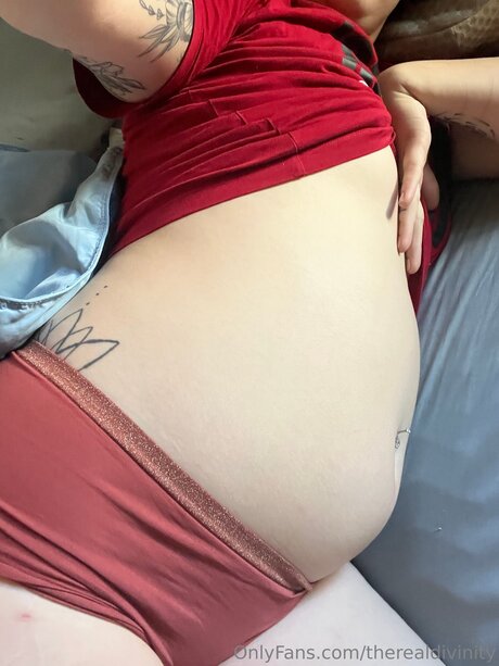 Therealdivinity onlyfans naked