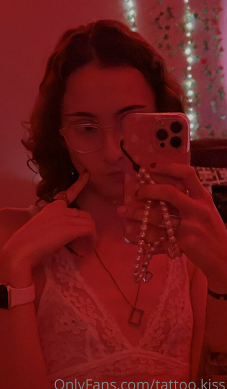 tattoo kiss naked onlyfans leak