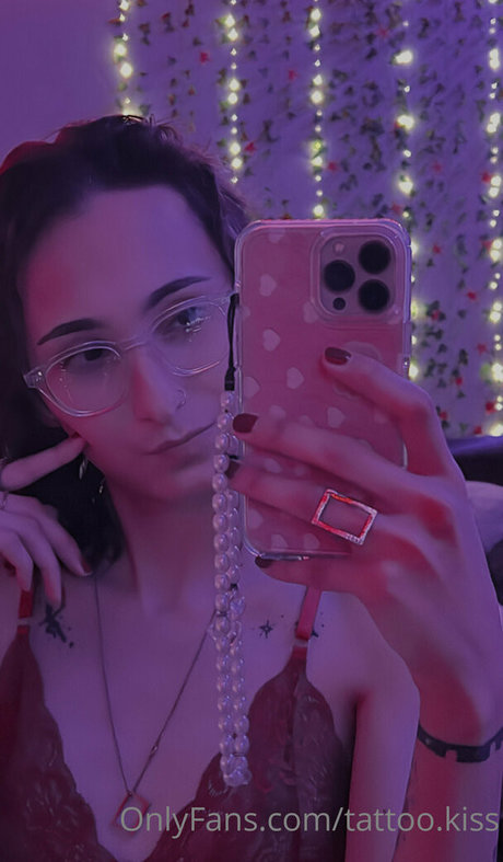 tattoo kiss onlyfans public photos