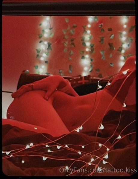 tattoo kiss onlyfans nide