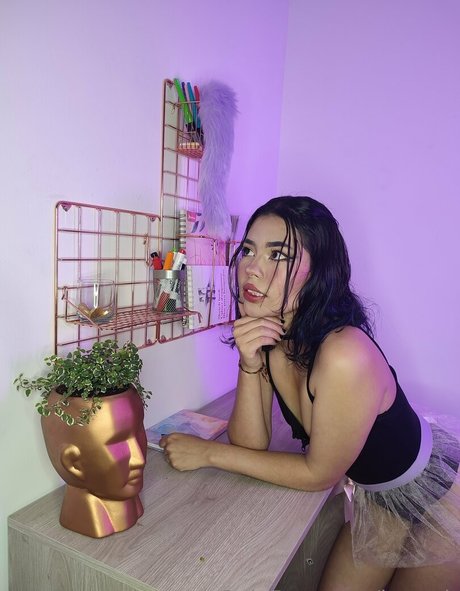 boneth onlyfans model photos