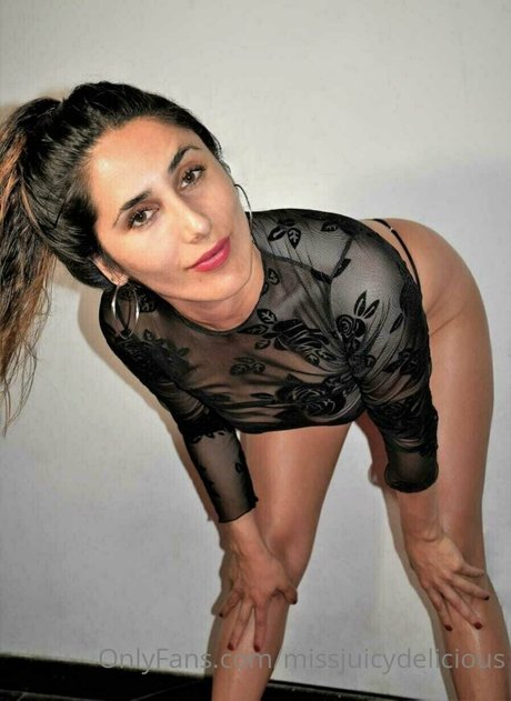 ladyjuicybrunette onlyfans leajs