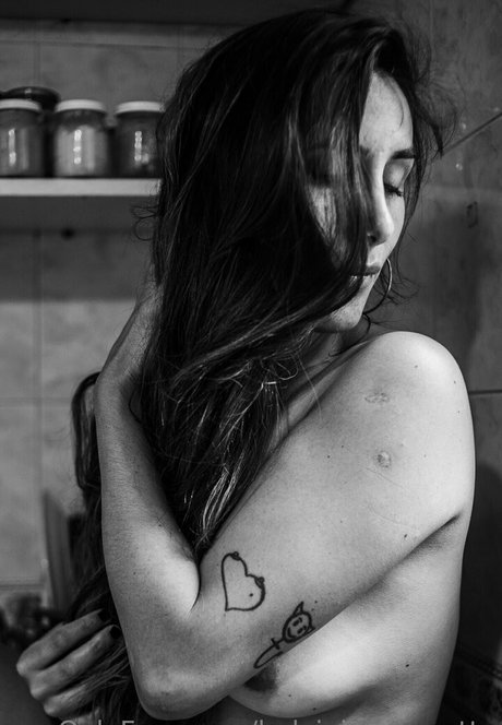 ladyjuicybrunette naked onlyfans