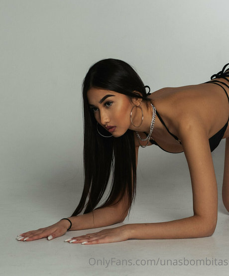 unasbombitas desnuda onlyfans