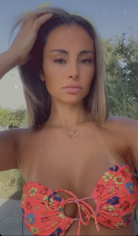 Melissa Deines onlyfans model photos