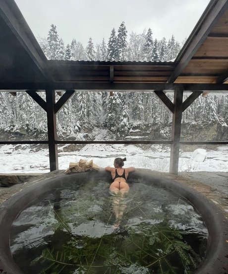 Laura Salvia onlyfans keak