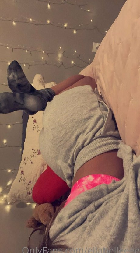 ellabelleeee onlyfans pictures
