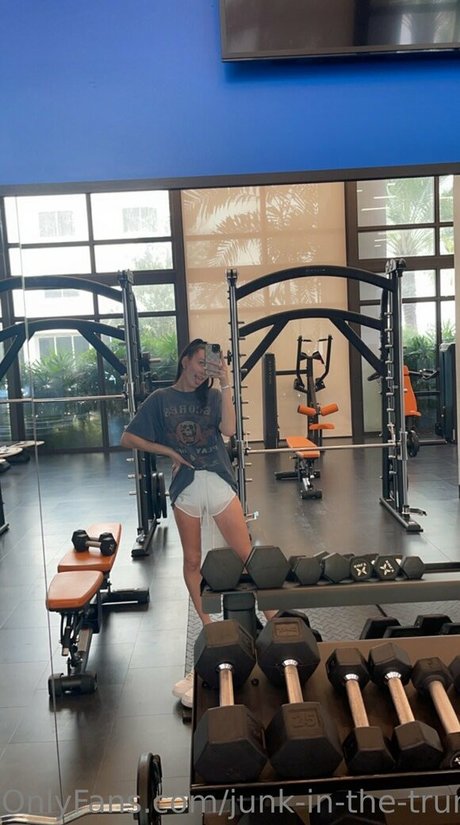 elleventures onlyfans sexy