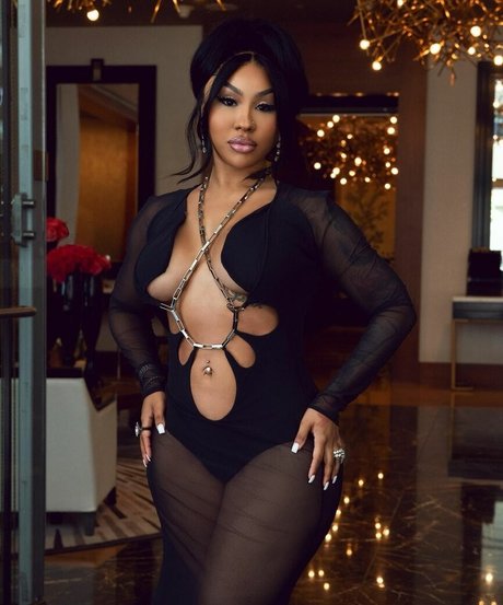 Ari Fletcher onlyfans leak ass