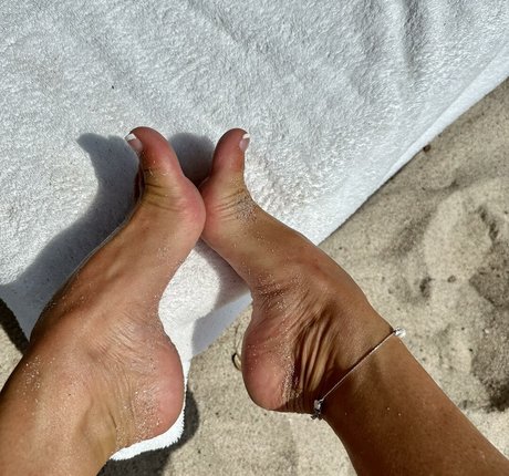 KitKatXposed nude only fans