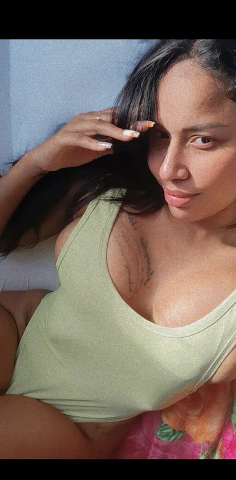 negrapomposa 28 naked onlyfans