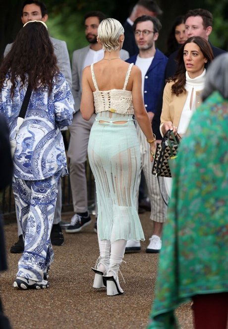 Iris Law onlyfans topless