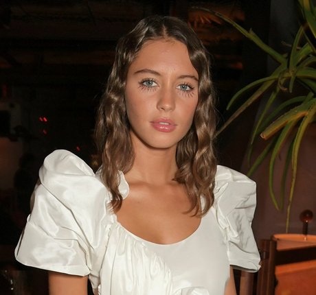 Iris Law onlyfans model