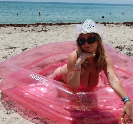 Jolieboero onlyfans boobs