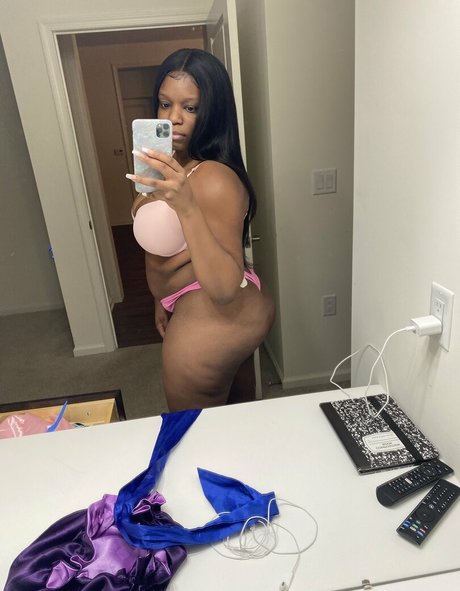 ThatChocoBxtch onlyfans model photo