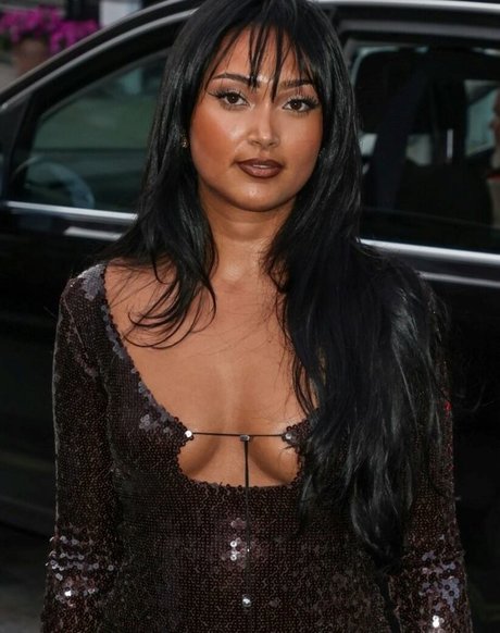 Joy Crookes onlyfans sex tape