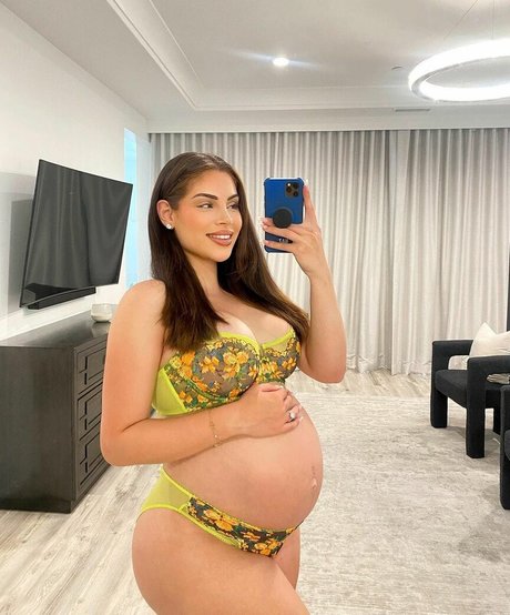 Nazanin Kavari onlyfans leaks