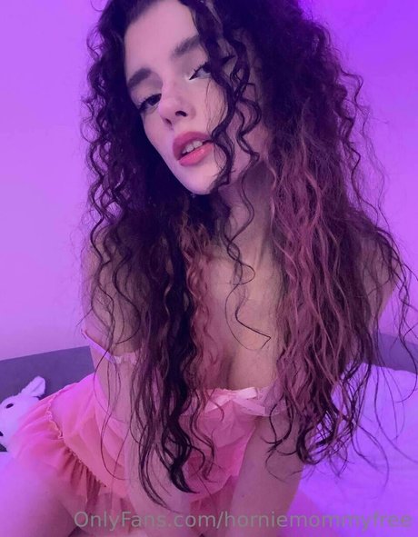 horniemommyfree onlyfans model