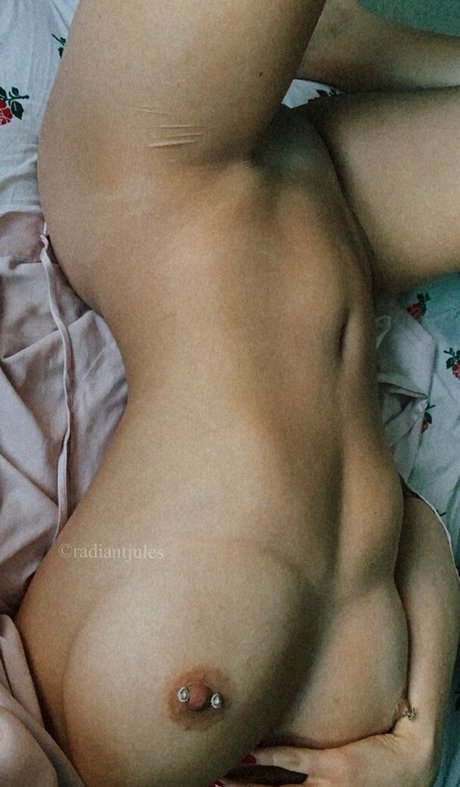 RadiantJules onlyfans pictures