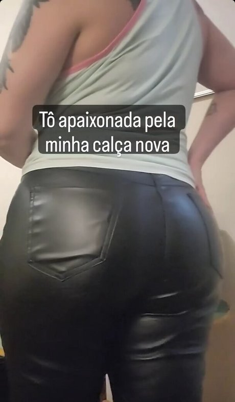 Ira Croft topless onlyfans