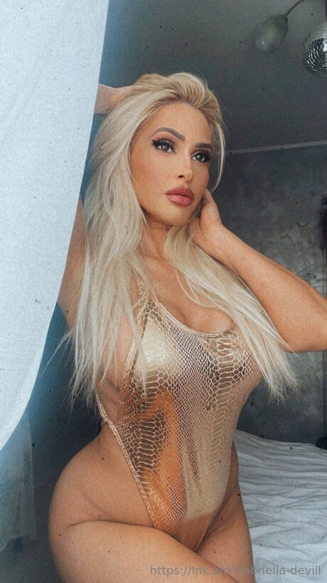 Yanniralove only fans pic