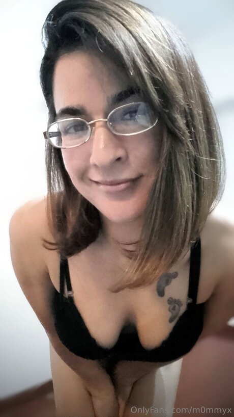M0mmyx onlyfans nude leak