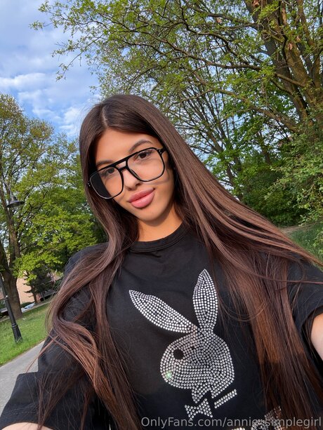 Annie Simplegirl naked onlyfans leak