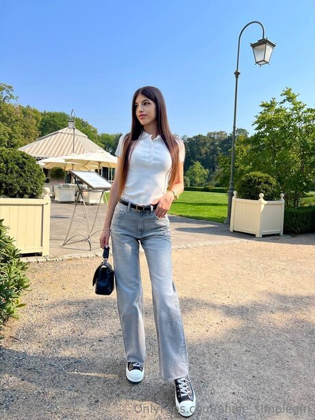 Annie Simplegirl nude onlyfans