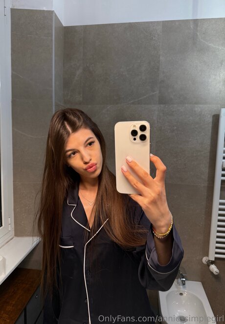 Annie Simplegirl onlyfans leaks nudes