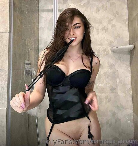 Bella Amourr onlyfans star